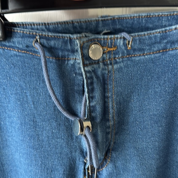 Drawstring jeans with stretch. - Picture 3 of 3